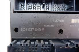 6Q1937049F VAG Caja de relés y fusibles