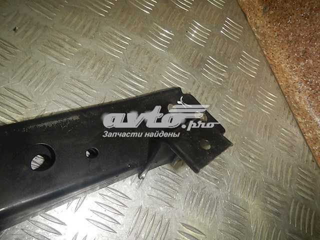 625114CE0A Nissan/Infiniti Soporte de radiador superior (panel de montaje para foco)