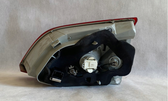 Piloto trasero interior izquierdo 9678098080 Peugeot/Citroen