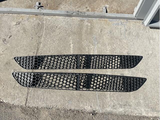 Rejilla de ventilación, paragolpes delantero Mercedes A2218850053