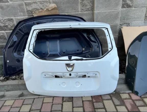 Comprar Puerta trasera Renault DUSTER I HS