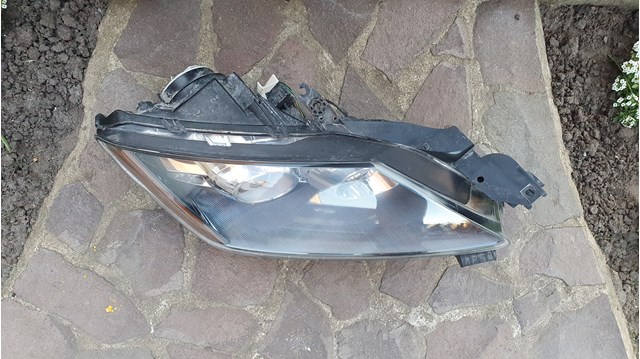 EH1051030 Mazda Luz derecha