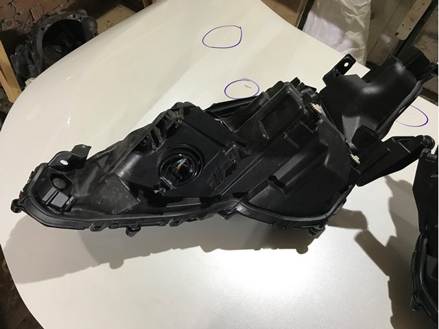 Faro izquierdo 8118533D72 Toyota