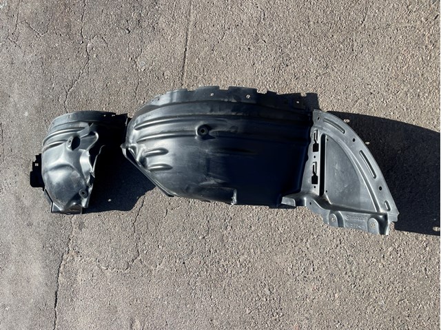 KB7W56140C Mazda Guardalodos interior izquierdo, guardafango delantero