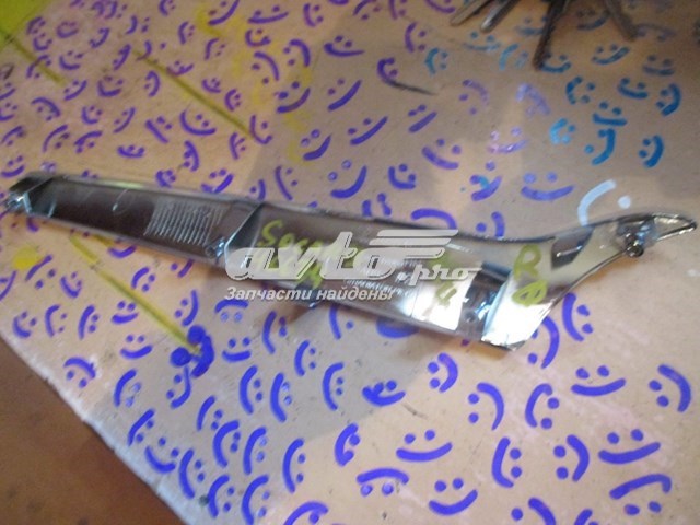 Moldura derecha de la parrilla del radiador 863541R000 Hyundai/Kia