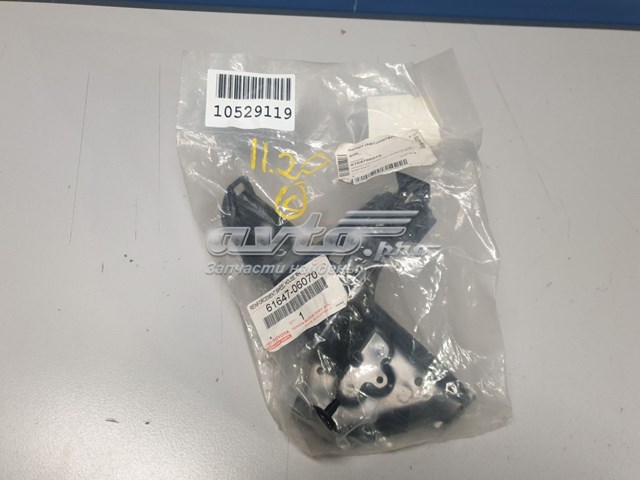 6164733070 Toyota soporte de parachoques trasero derecho