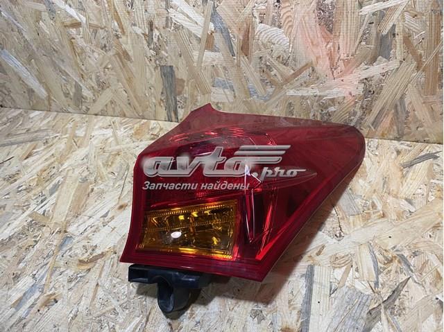 Piloto trasero interior derecho 8155602730 Toyota