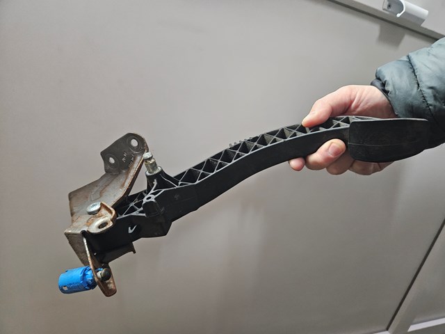 8200590247 Renault (RVI) Pedal del embrague