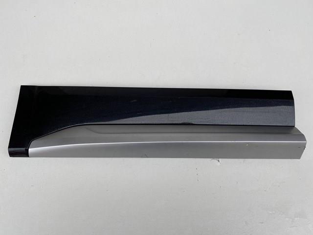 Moldura inferior de la puerta trasera derecha VAG 80A853970A