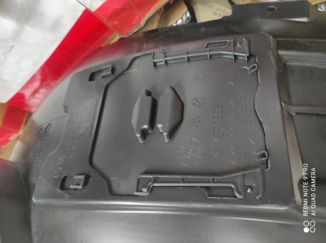 Guardalodos interior izquierdo, guardafango delantero 4max 6601013544801P