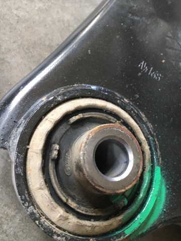 Comprar LR060046 Land Rover Brazo inferior derecho de la suspensión delantera