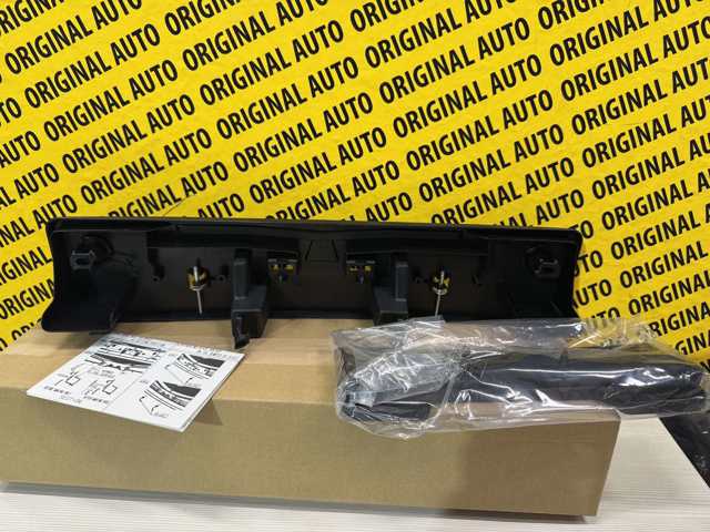 GSK150170 Mazda Soporte de matricula delantera