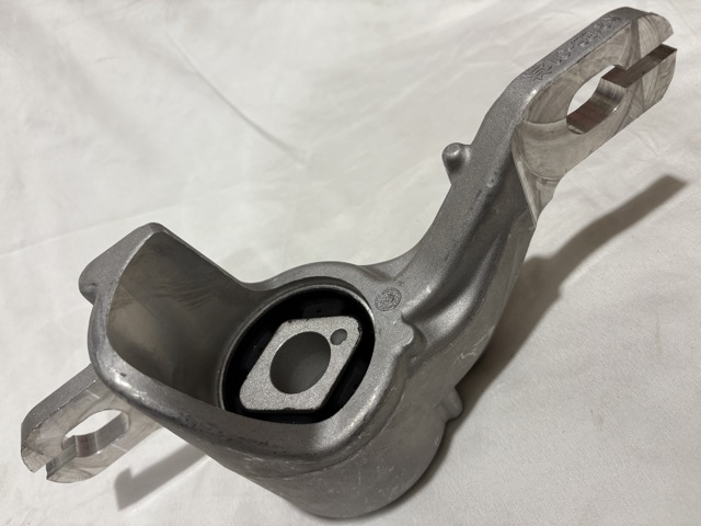 Brazo inferior izquierdo de la suspensión delantera Mercedes 4633306901 precio, desde 1346,90 EUR