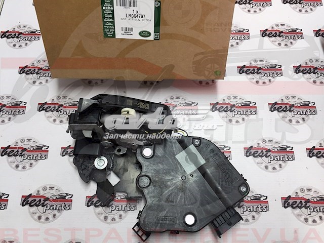 LR064797 Land Rover cerradura de puerta delantera izquierda