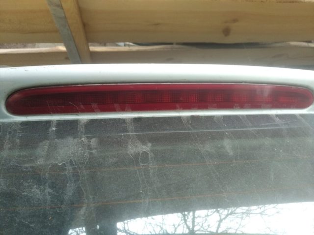 Luz de freno adicional General Motors 13282241