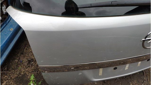 Porton trasero para Opel Astra H L35