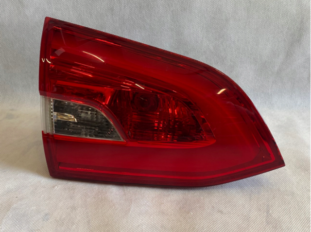 Piloto trasero interior izquierdo 9678098080 Peugeot/Citroen