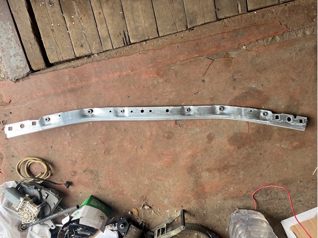 7357205 BMW Soporte de radiador superior (panel de montaje para foco)