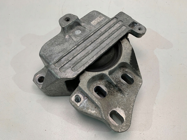 Soporte izquierdo del motor A2472403200 Mercedes