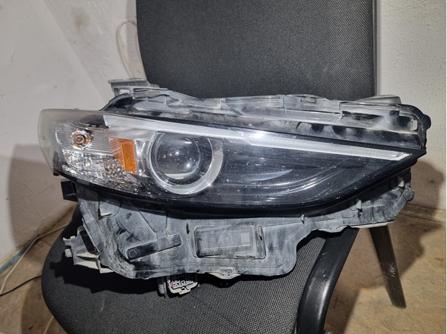 BCJH51030K Mazda Luz derecha