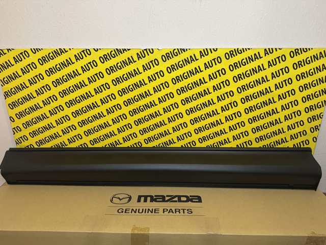 KB7W51RB0E Mazda Listón embellecedor de puerta delantera izquierda 