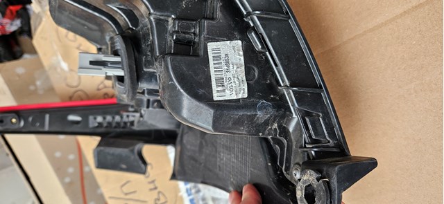 31468538 Volvo Piloto trasero izquierdo