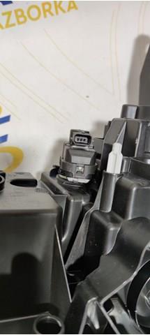 Faro delantero derecho Renault (RVI) 260106403R