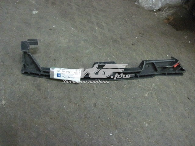 13140761 Opel soporte de guía para parachoques delantero, derecho