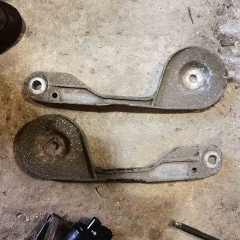 Barra transversal reactiva de la suspensión trasera BMW 33306770980