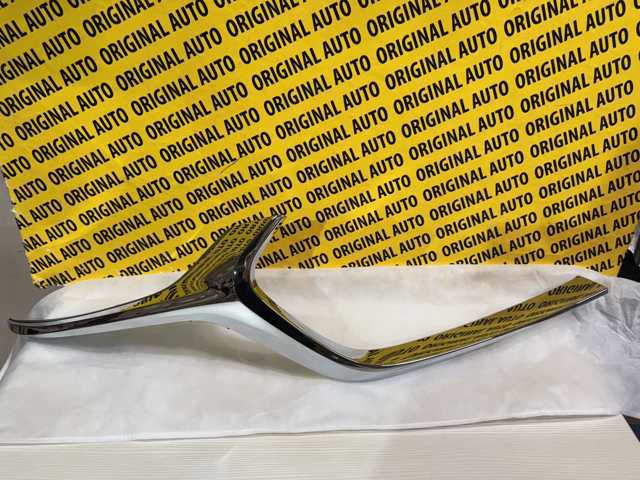 Moldura derecha de la parrilla del radiador BCKA507J0C Mazda