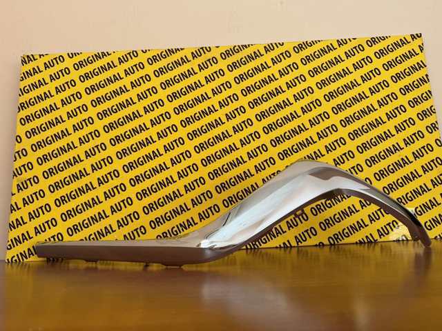 Moldura izquierda de la parrilla del radiador KAAA507K0A Mazda