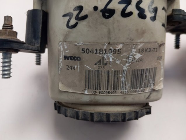 504181095 Iveco Faro antiniebla