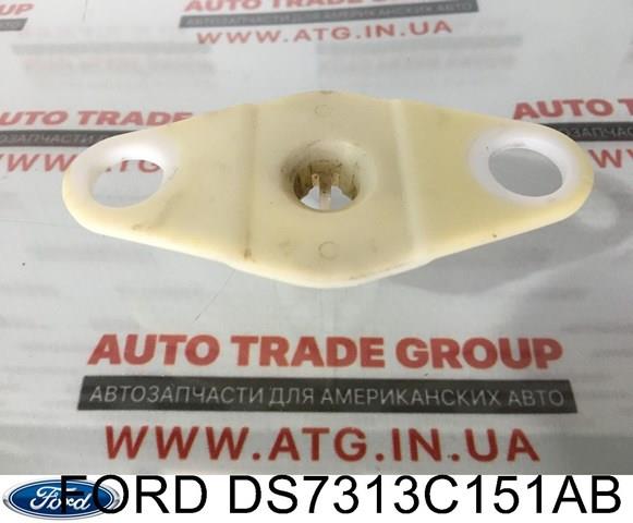 DS7313C151AB Ford soporte(adaptadorPara Montaje De Faros Delanteros)