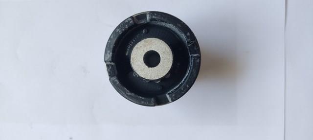 Buje del brazo de suspensión delantero superior A2053330314 Mercedes