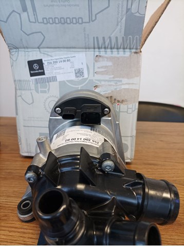 Bomba de agua A256200140080 Mercedes