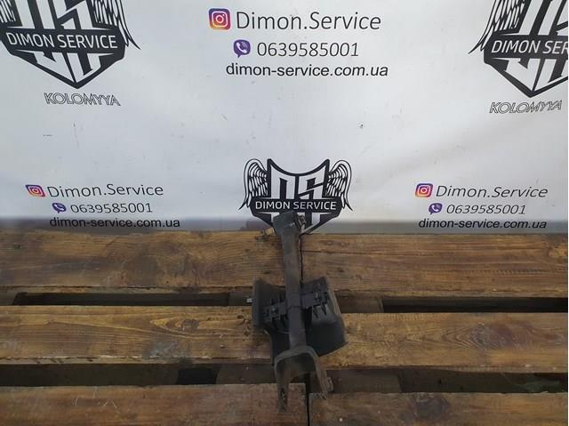 Brazo transversal izquierdo de suspensión trasera KB7W28550 Mazda