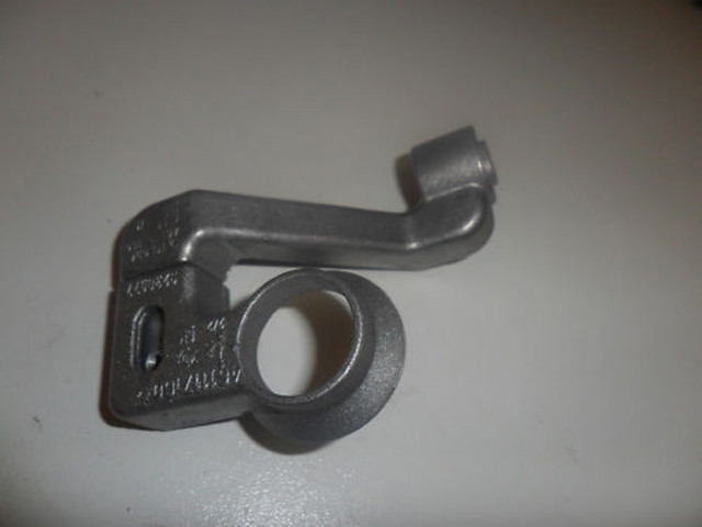 Comprar 1310638 General Motors Soporte inferior del radiador (panel de montaje de faros)