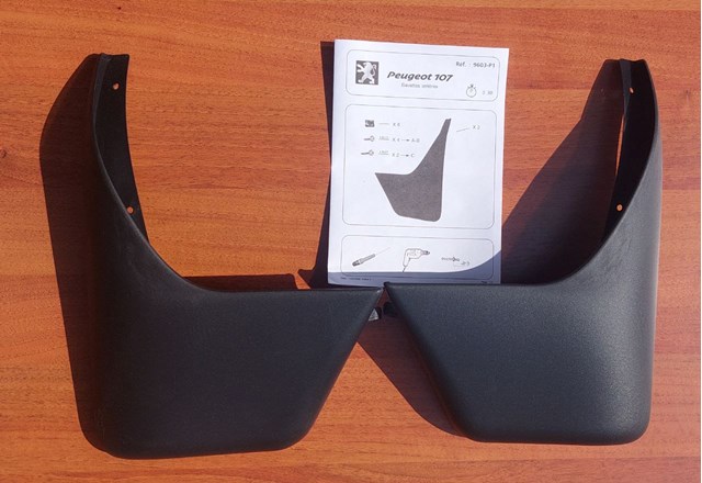 Juego de faldillas guardabarro traseros Peugeot 107 