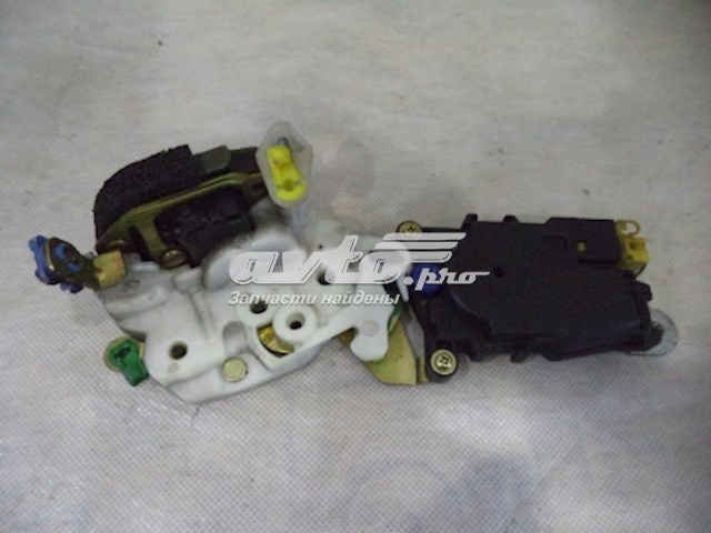 62318FC210 Subaru cerradura de puerta delantera izquierda