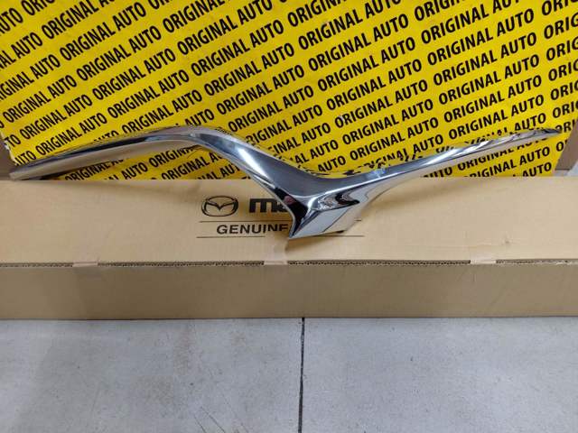 GSH7507J0D Mazda Moldura derecha de la parrilla del radiador