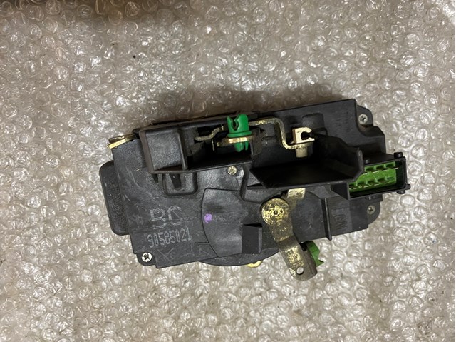 Cerradura delantera izquierda General Motors 90585021