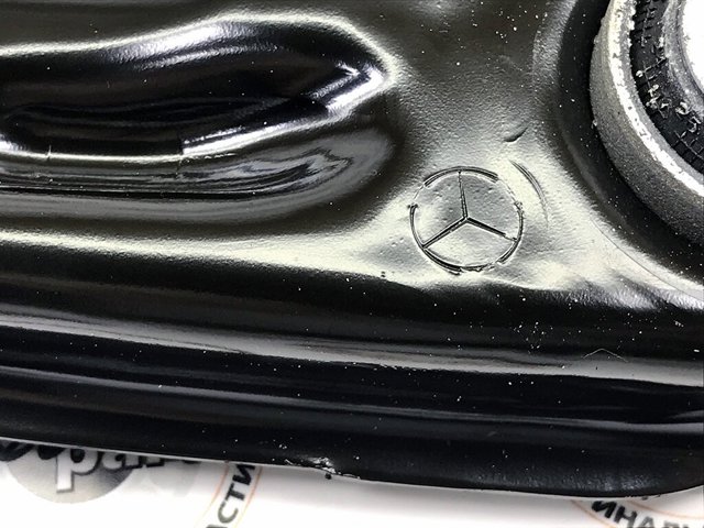 A1673503700 Mercedes Brazo superior izquierdo de la suspensión trasera