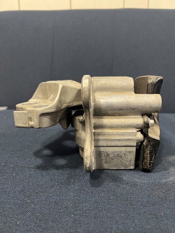 LR114070 Land Rover Taco de motor