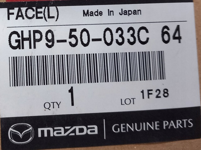 GHP950033C64 Mazda Moldura superior de la parrilla del radiador