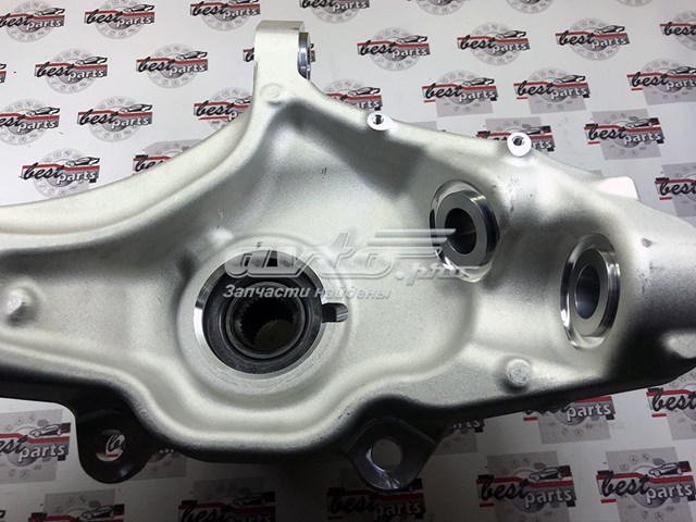 Mangueta delantera izquierda LR099019 Land Rover
