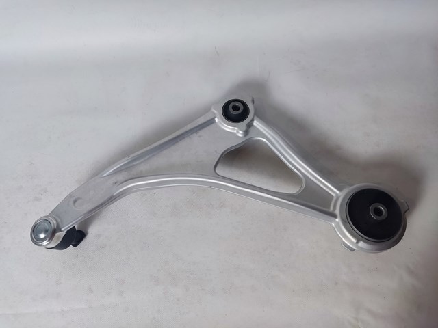 Brazo inferior derecho de la suspensión delantera Nissan/Infiniti 545009HP0A
