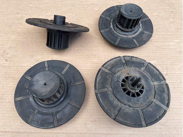 Aislador de resorte trasero inferior de goma A6393240884 Mercedes