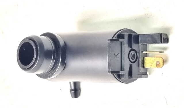 Bomba de agua limpiaparabrisas, delantera Q3750028 Q-fix