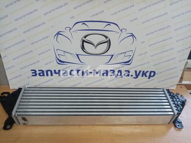 PY8W13565 Mazda radiador de aire de admisión