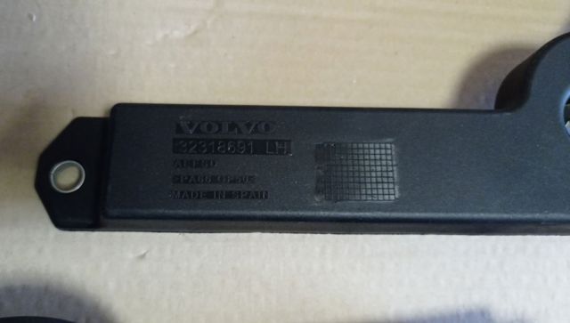 Soporte delantero izquierdo para aleta delantera Volvo 32318691 precio, desde 84,22 EUR